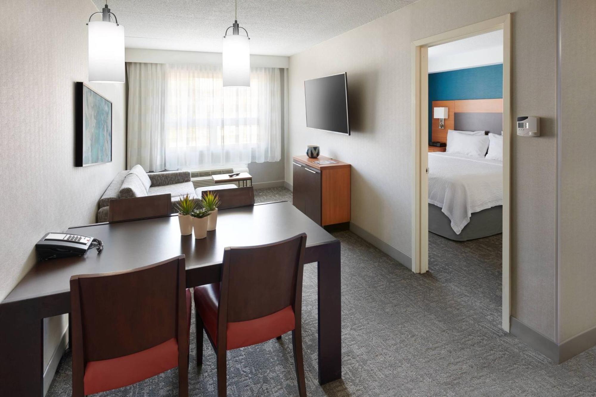 ทาวน์เพลซ สวีท บาย แมริออท มิสซิสซอกา-แอร์พอร์ต คอร์ปอเรท เซ็นเตอร์ Hotel ภายนอก รูปภาพ